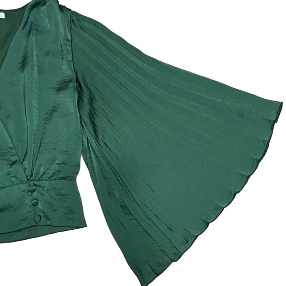 GREEN PLEATED WRAP TOP Women's Size Medium ACCORDION SLEEVES Blouse EUC - Picture 3 of 9